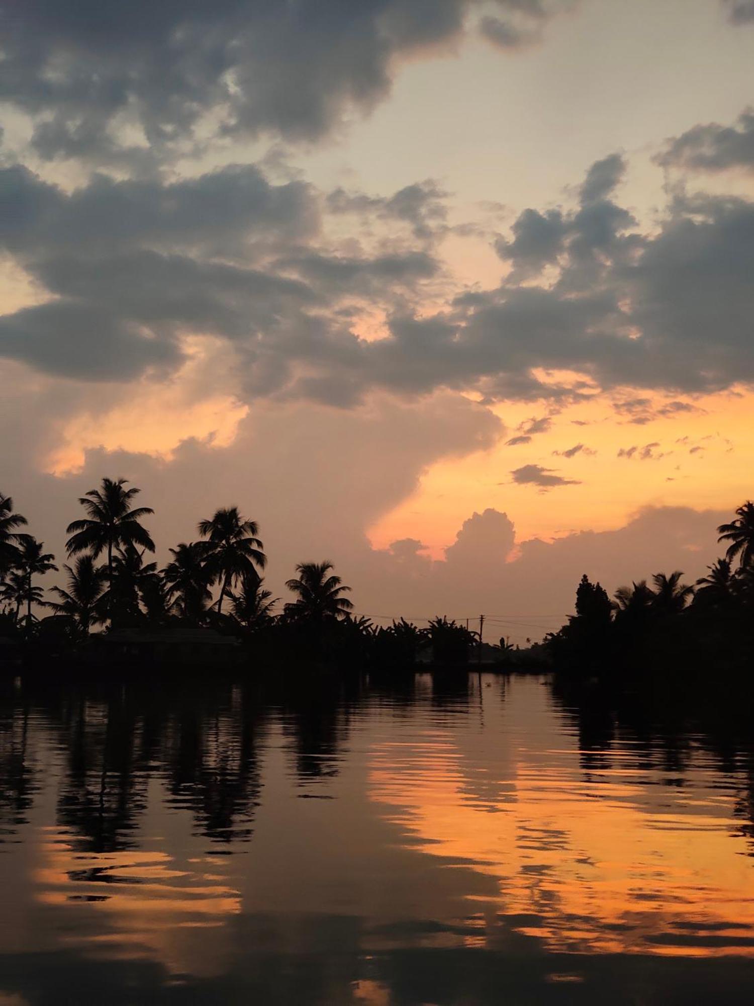 Jeehaa Homestay Alappuzha Esterno foto